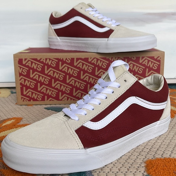 Vans Men’s Old Skool
Canvas/Suede Fired Brick
VN0007NTZHG
Sneakers - Picture 3 of 16